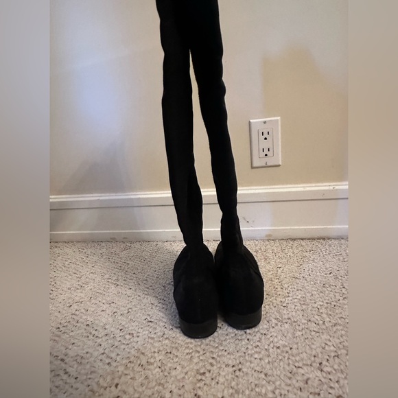 Authentic Stuart Weitzman Suede black boots - Picture 4 of 6